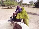 Las mujeres desempean con frecuencia un papel clave en la gestin del agua en las tierras secas (Mauritania)